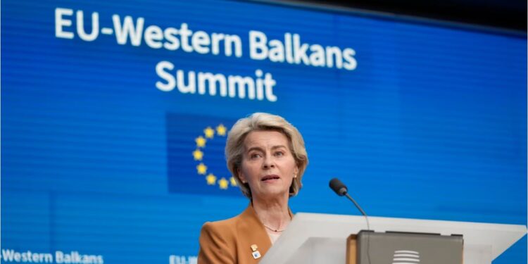 Von Der Leyen, letër udhëheqësve të BE-së në përkrahje të marrëveshjes Shqipëri – Itali për migrantët