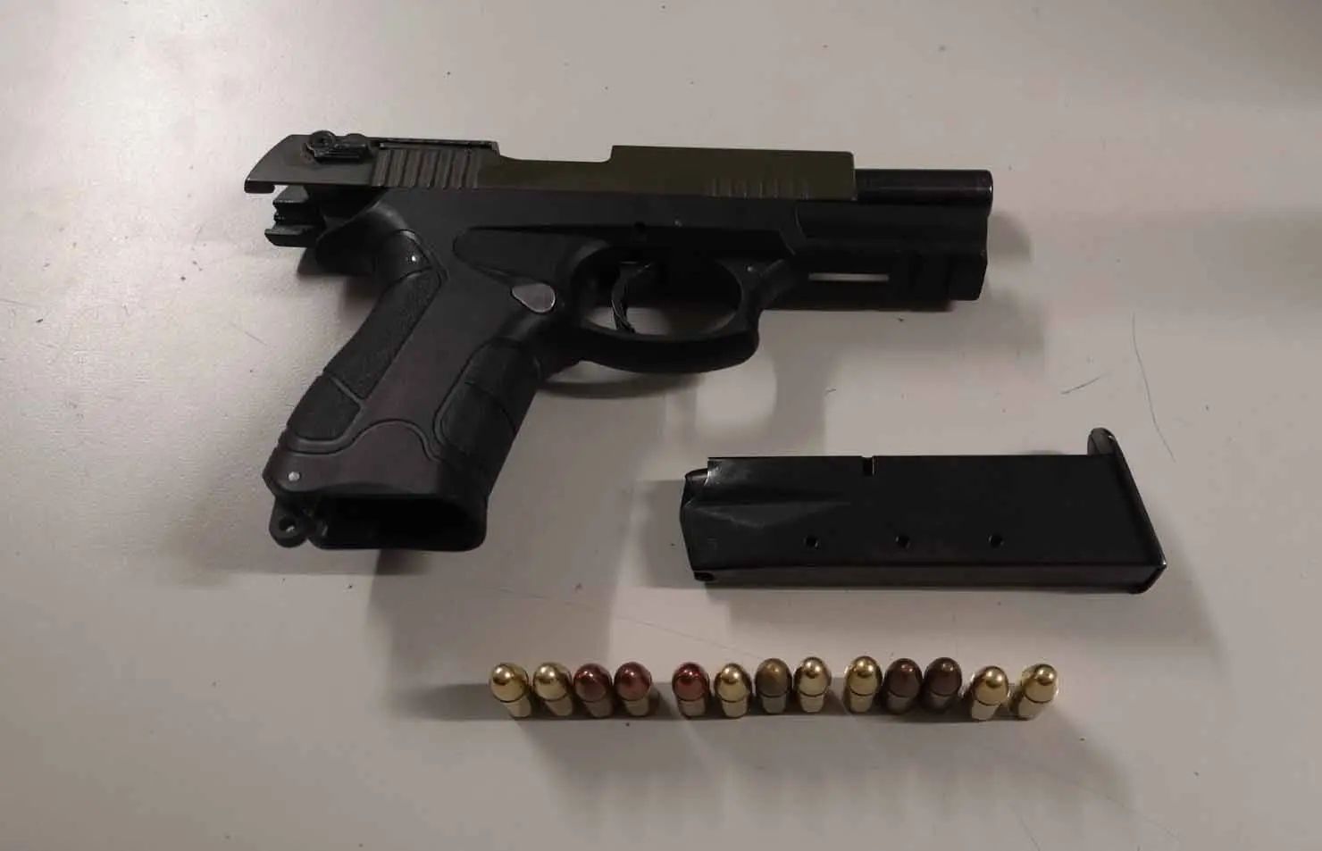 U kap i armatosur në mes të Athinës, si tentoi 37-vjeçari shqiptar t’i shmangej patrullës së policisë