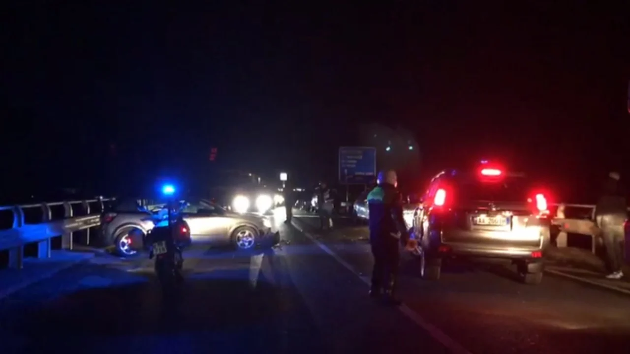 Makina aksidenton për vdekje një burrë në bypass-in e Fierit