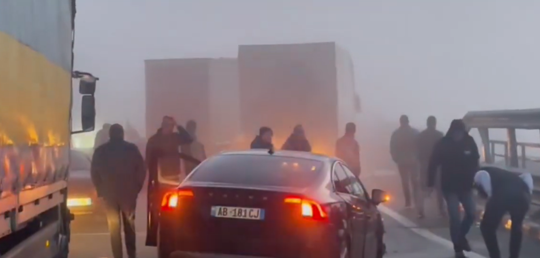 Aksident i 6-fishtë në Rrugën e Kombit, dy të lënduar