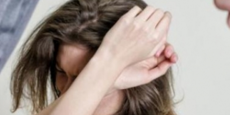 Dhunoi bashkëjetuesen e tij, arrestohet 32-vjeçari