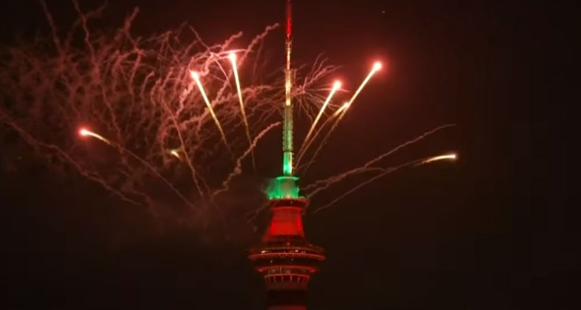 Mbërrin Viti i Ri në Zelandën e Re, spektakël fishekzjarrësh në qiell (VIDEO)