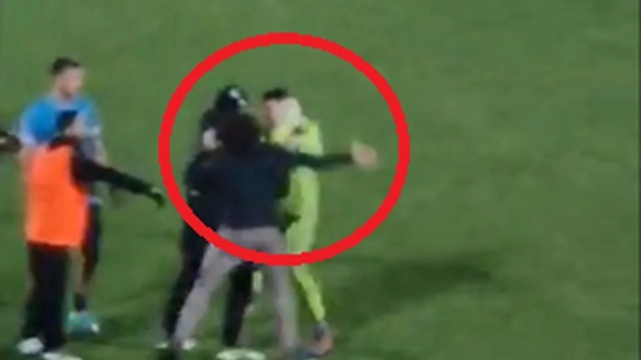 Babai i sulmuesit kuqezi, Kristian Shpendi, godet me grushte kundërshtarin e djalit