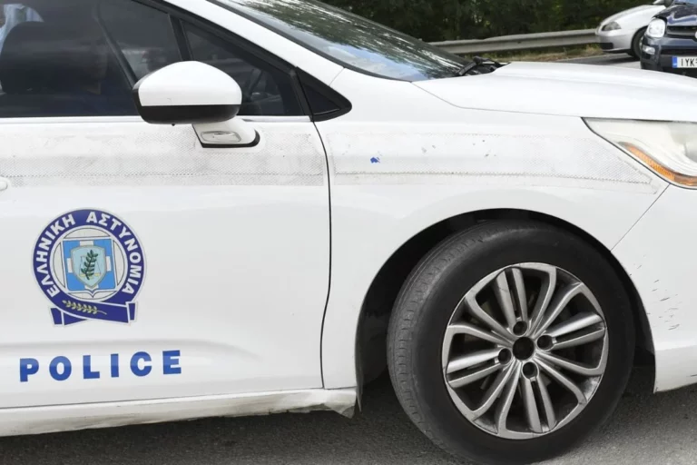 Grabisin me armë pikën e basteve në Greqi, arrestohen dy shqiptarë