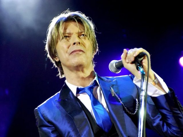 U nda nga jeta në vitin 2016, bota e muzikës kujton 77-vjetorin e lindjes së David Bowie