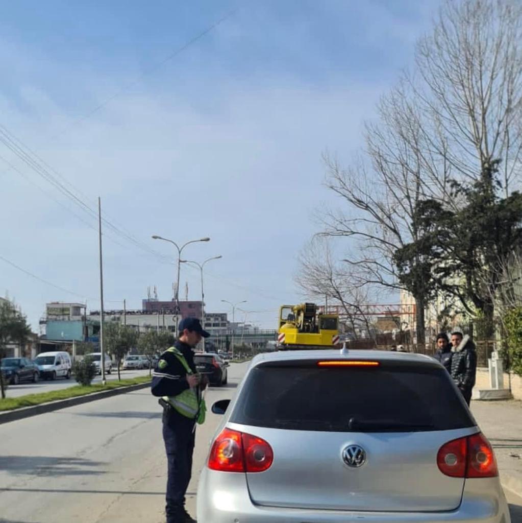 Policia Rrugore e Durrësit arreston 6 shoferë, gjobiten mbi 100 të tjerë