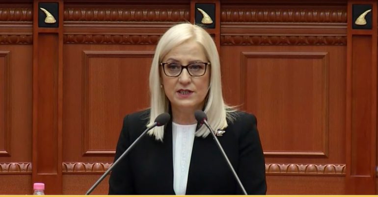 Vrau veten si pasojë e bullizimit në “TikTok”/ Kryeparlamentarja Lindita Nikolla reagon për rastin e 41-vjeçares në Durrës