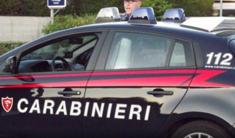 Plagosën 50-vjeçarin me thikë, policia italiane shpall në kërkim dy të rinjtë shqiptarë