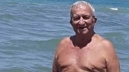 Mbushi 80 vjeç pak ditë më parë, por nuk nguroi të notonte sot në Durrës