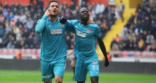 VIDEO / Manaj i jep kualifikimin Sivassporit, shqiptari shënoi një gol mjaft të bukur