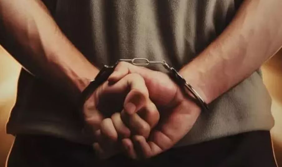 Në kërkim për shitje të lëndëve narkotike, vihet në pranga 22-vjeçari