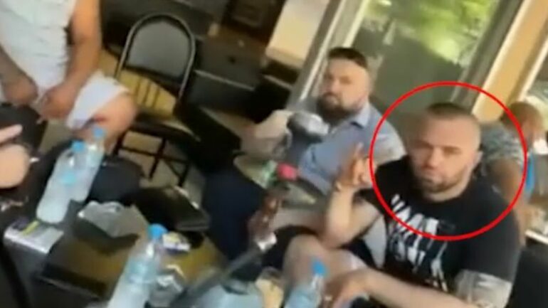 Vrau shqiptarin në Greqi, mediat greke publikojnë videon: Elis Salaj lëviz i lirë