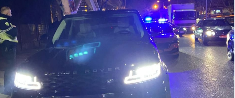Vidhet një “Range Rover” pranë stadiumit, arrestohet autori (EMRI)