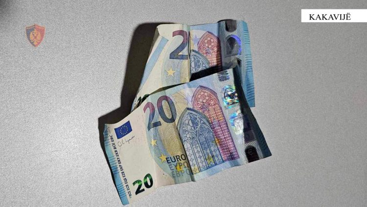 Tentoi të korruptonte policin kufitar me 40 euro, e pëson 48-vjeçari