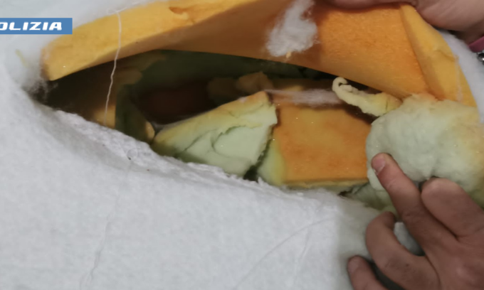 U kapën me kokainë me vlerë 120 mijë euro në banesë, arrestohen dy shqiptarë në Itali. Ja ku e kishin fshehur drogën