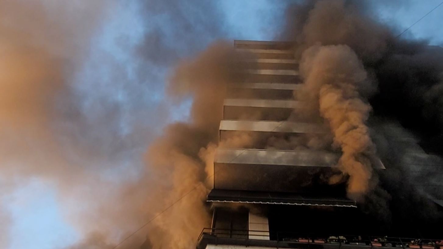 Zjarri në qendrën tregtare në Lushnje, bonus për 12 familje