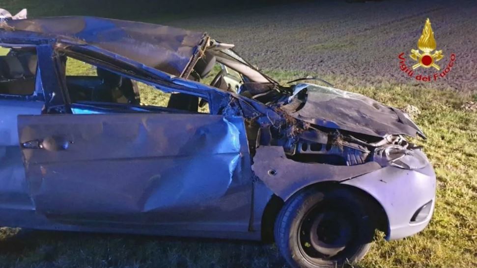 Aksidenti i merr jetën 38-vjeçarit shqiptar në Itali, makina e tij përplaset dhe del nga rruga