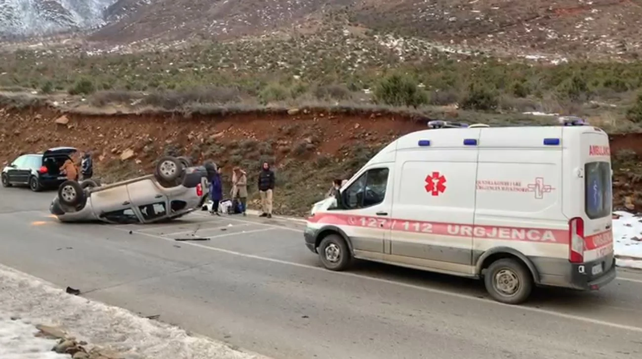 Aksident i rëndë në Rrugën e Arbrit, dy të plagosur