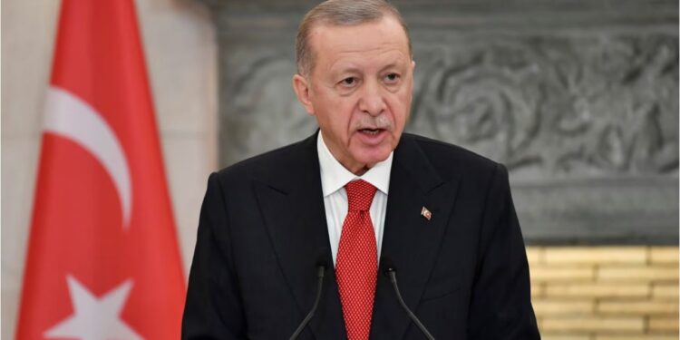 Erdogan: SHBA-ja dhe Britania po e shndërrojnë Detin e Kuq në “det gjaku”