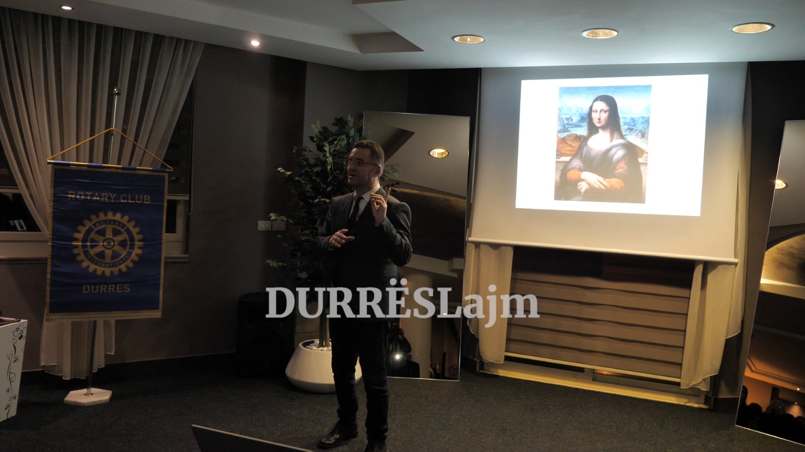 “Porsi një xixëllonjë që shndrit në jetën e dikujt tjetër!” Publicisti Kurti prezanton udhëtimin e njerëzimit përmes historisë së artit (VIDEO)