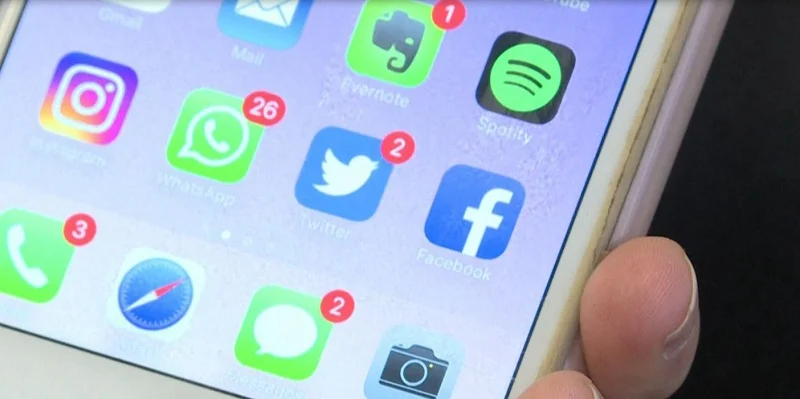 I krijoi profile false në rrjetet sociale një vajze dhe e përndiqte, në pranga 31-vjeçari në Librazhd