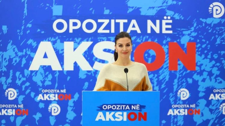 Berisha u la në “arrest shtëpie”, PD: Lideri i opozitës po mbahet “peng” nga gjyqtarët e regjimit