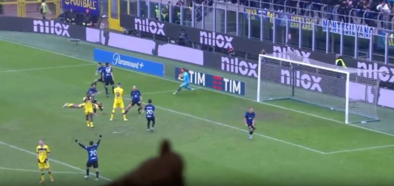 Gjest i turpshëm i dy futbollistëve të Interit pas penalltisë së Veronës, njëri kërkon falje