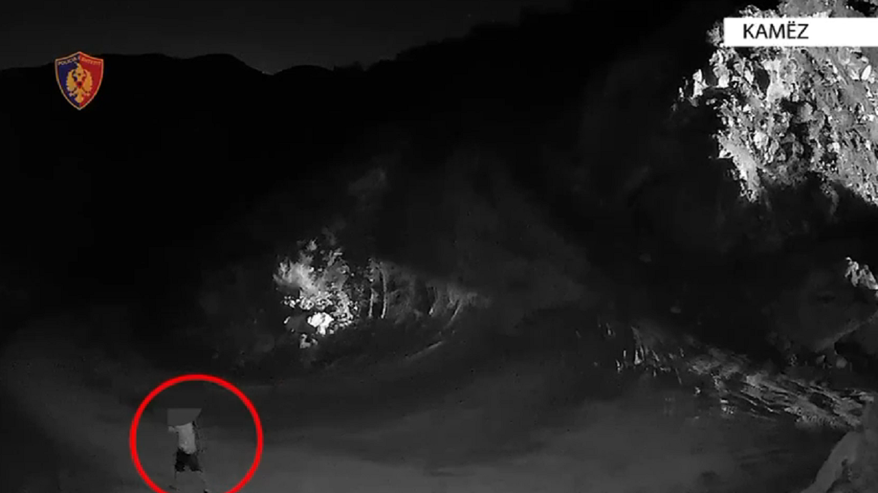 Dogjën një eskavator me vlerë 150 mijë euro, në pranga dy të rinjtë