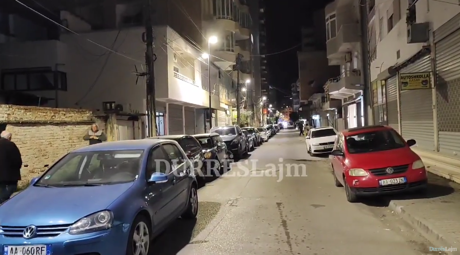 E lënë prej javësh në errësirë, rrugës &#8220;Hysen Myshketa&#8221; në Durrës i rikthehet ndriçimi (VIDEO)