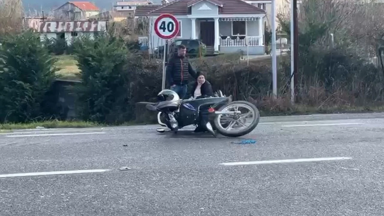 Aksident në autostradën Lezhë-Milot, motori përplaset me një makinë