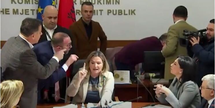 “Sherri’ me Açkën/ PS kërkoi përjashtimin e Nokës dhe Bardhit, pritet të mblidhet Sekretariati i Etikës