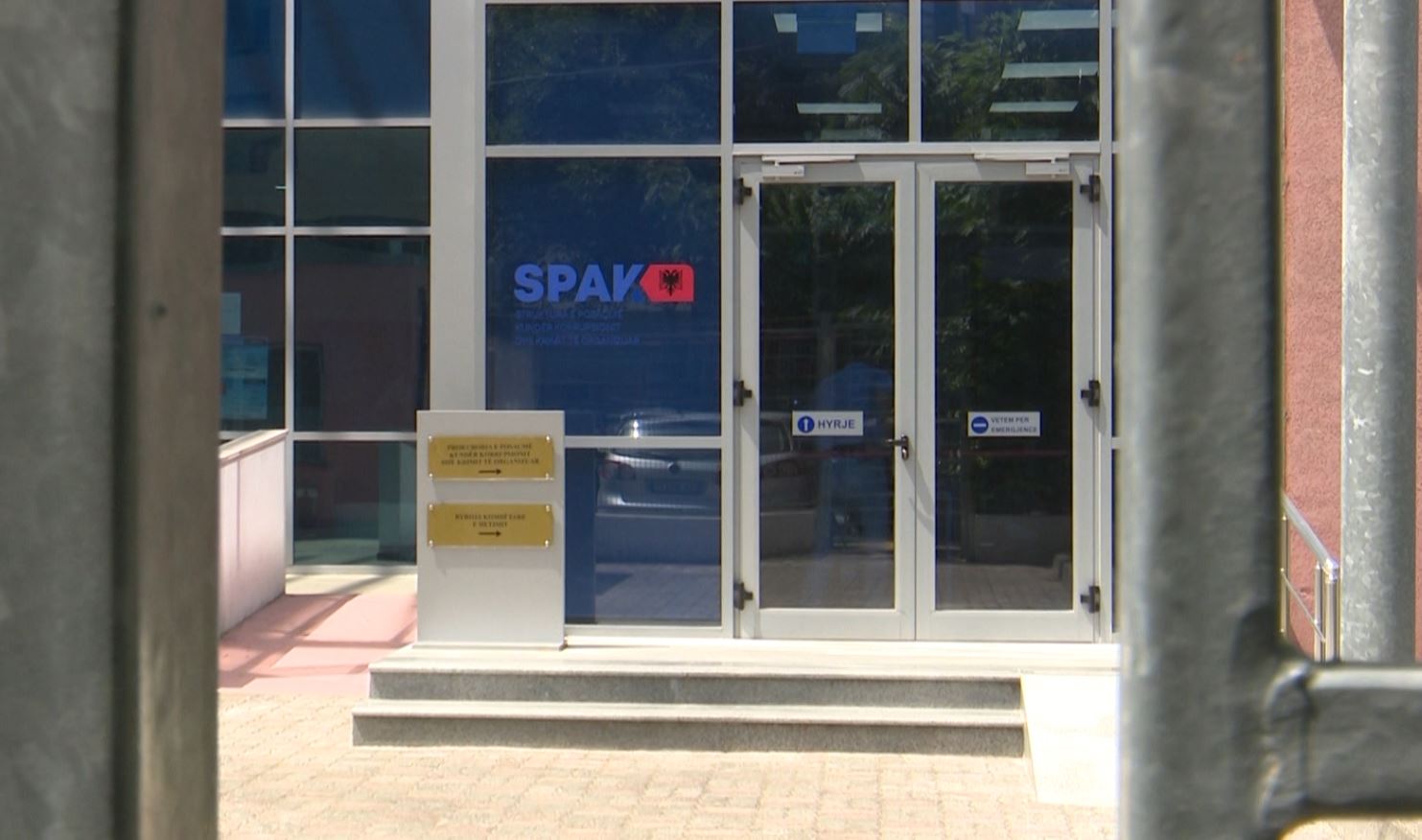 Iu bashkuan luftëtarëve në Siri, SPAK kërkon nga 7 vite burg për 5 gratë xhihadiste