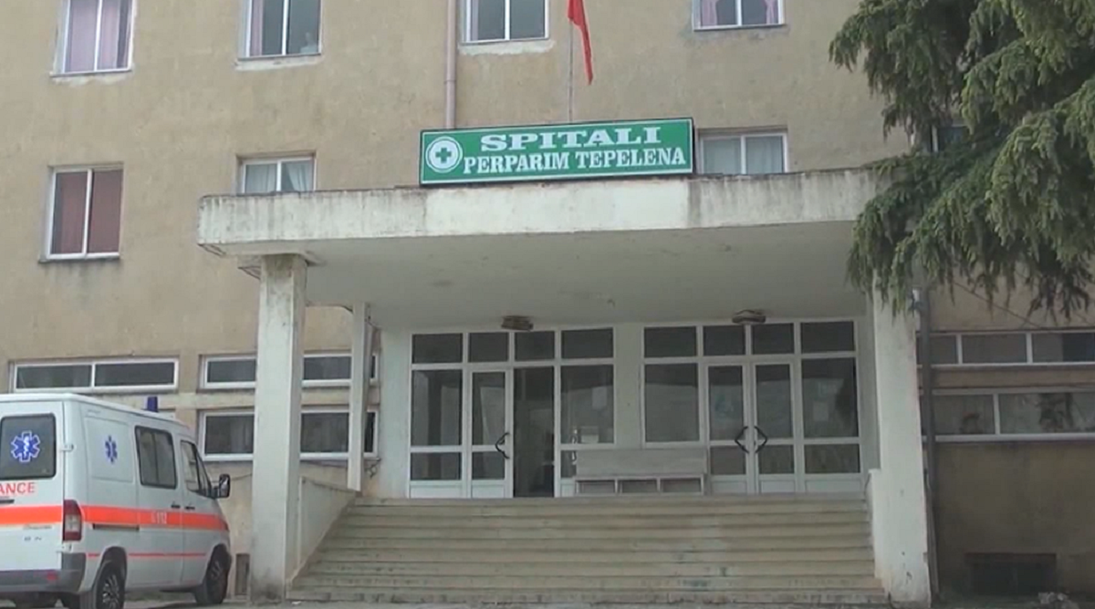 27-vjeçarja bie në kontakt me korrentin në spital