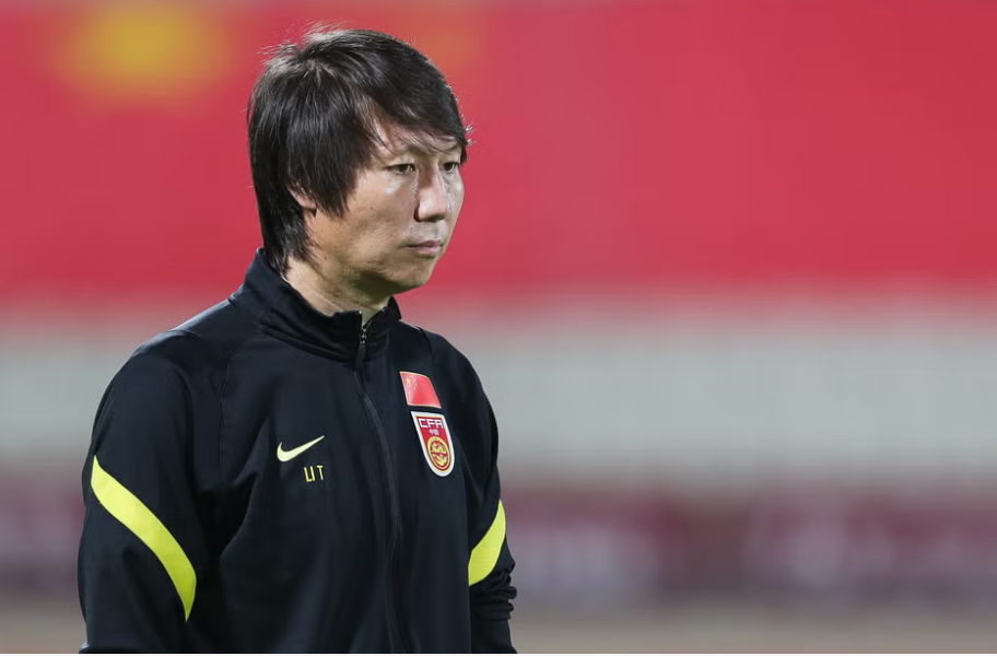 Trajnerë futbolli në Kinë pranojnë akuzat e fiksimit rezultatit të ndeshjeve, para Kupës së Azisë