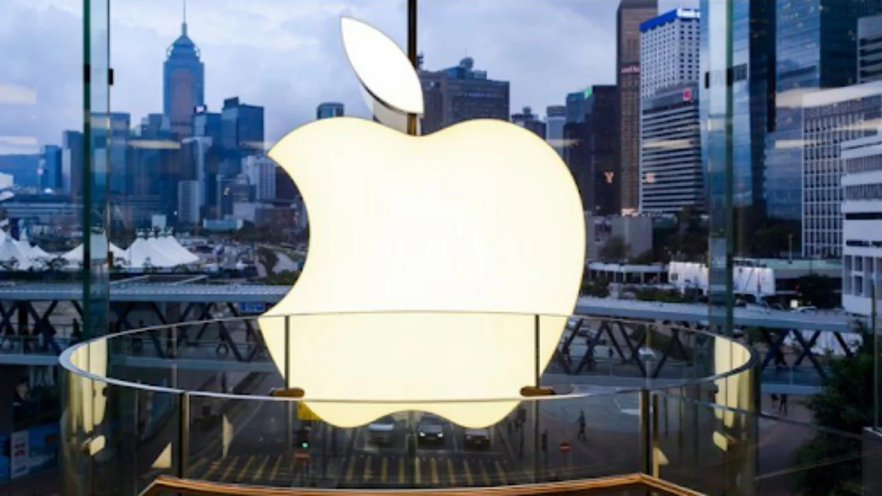 Gjiganti i teknologjisë Apple, po përballet me rënien e tij më të madhe në më shumë se dy dekada