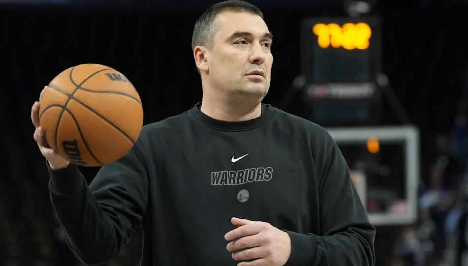 Zëvendëstrajneri i Golden Stejt ndërron jetë pas infarktit kur po darkonte me ekipin