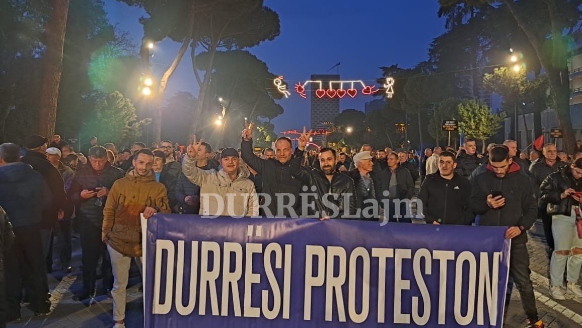 ”Durrësi proteston” para kryeministrisë, fotot nga protesta e opozitës