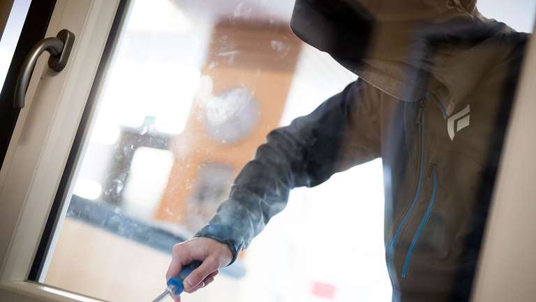 Vidhte në Gjermani dhe dërgonte paratë në Shqipëri, dënohet shqiptari. 34-vjeçari u kërkon ndjesë viktimave