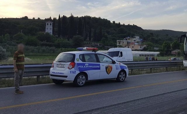 Aksident në Mullet, 24-vjeçari përplas tre adoleshentët, përfundojnë në spital