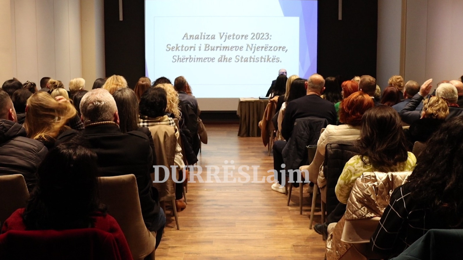 &#8220;Studentët me mesatare të lartë nuk pëlqejnë mësuesinë!&#8221; Drejtori i DRAP Durrës: Lëndët shkencore më pak të preferuara (VIDEO)