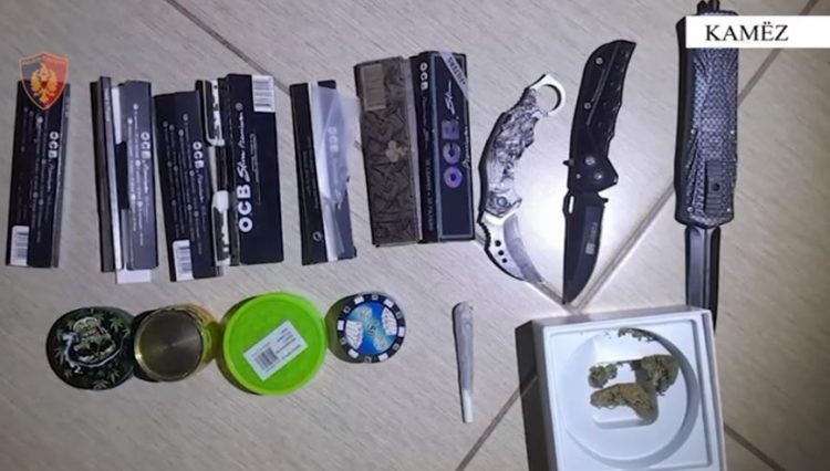 Shiste drogë pranë shkollës profesionale, arrestohet 20-vjeçari