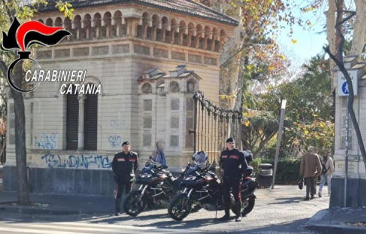 “Mos më lëndoni, më lini të shkoj…”/ 13-vjeçarja përdhunohet nga shtatë të rinj në sy të të dashurit të saj