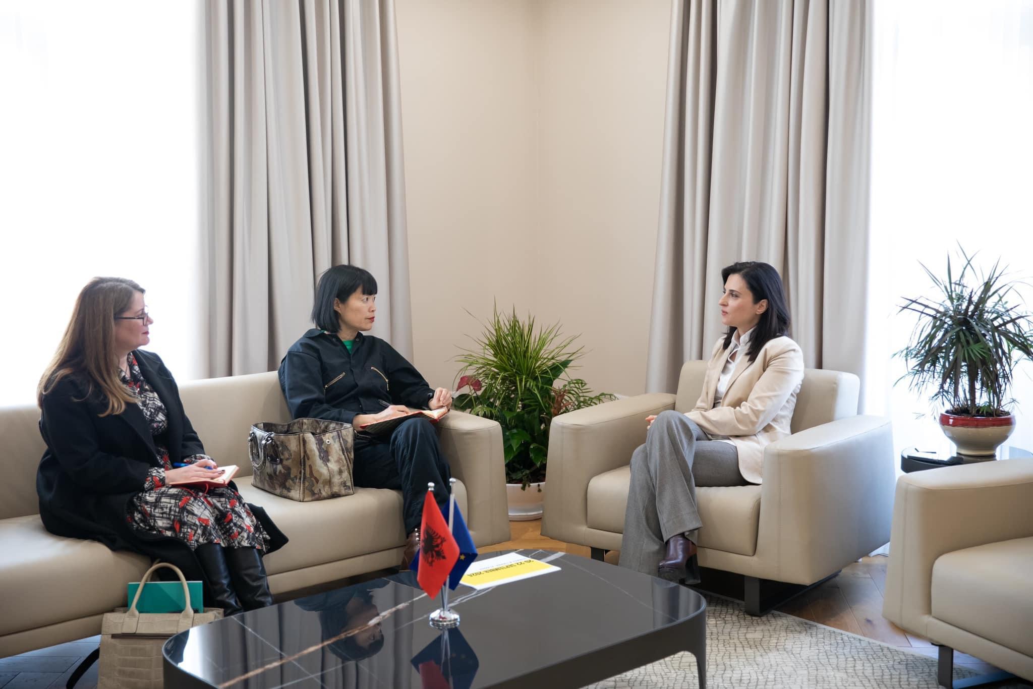 Zhvillohet një takim i rëndësishëm në zyrën e kryebashkiakes Emiriana Sako (DETAJET)