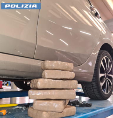 Arrestohen 2 shqiptarët në Itali, kapen me kokainë dhe 18 mijë euro cash