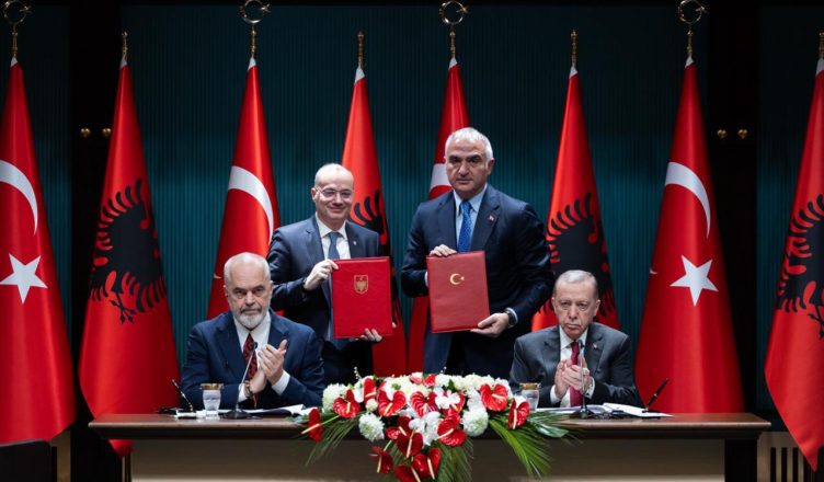 Marrëveshjet mes Shqipërisë dhe Turqisë, reagon Hasani: Jemi të vendosur të thellojmë marrëdhëniet e shkëlqyera