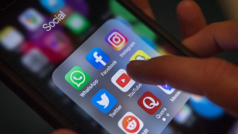 Hapte profile false në rrjetet sociale dhe publikonte video të të tjerëve me shprehje fyese, pranga 22-vjeçarit (EMRI)
