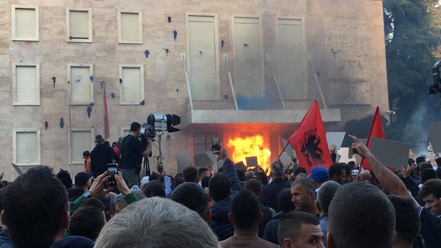 Opozita “paralizon” Tiranën/ Mbi 1100 policë në terren. Ja rrugët që do të bllokohen nesër