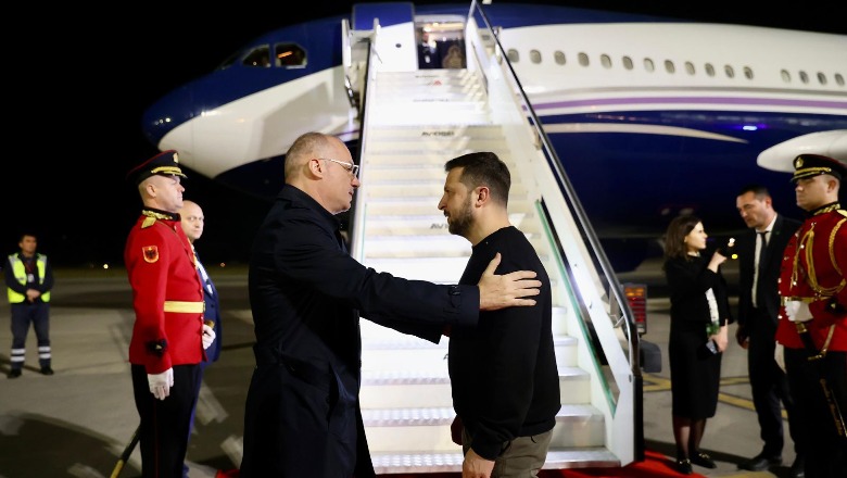 Pas samitit në Tiranë, Zelensky largohet nga Shqipëria, përcillet në aeroport nga ministri Hasani