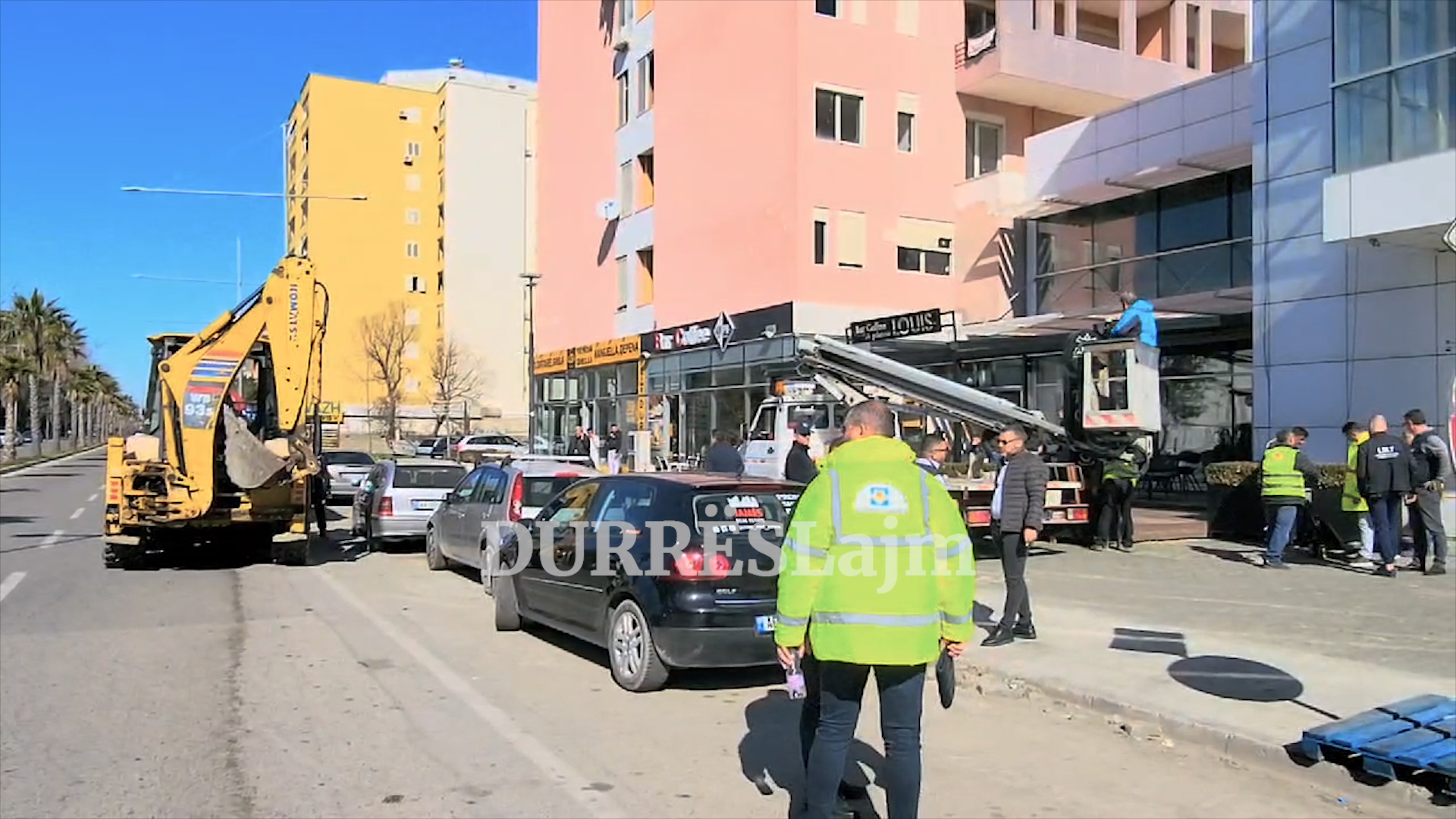 Lirimi i hapësirave publike, IMT Durrës nis aksionin në zonën e plazhit (VIDEO)