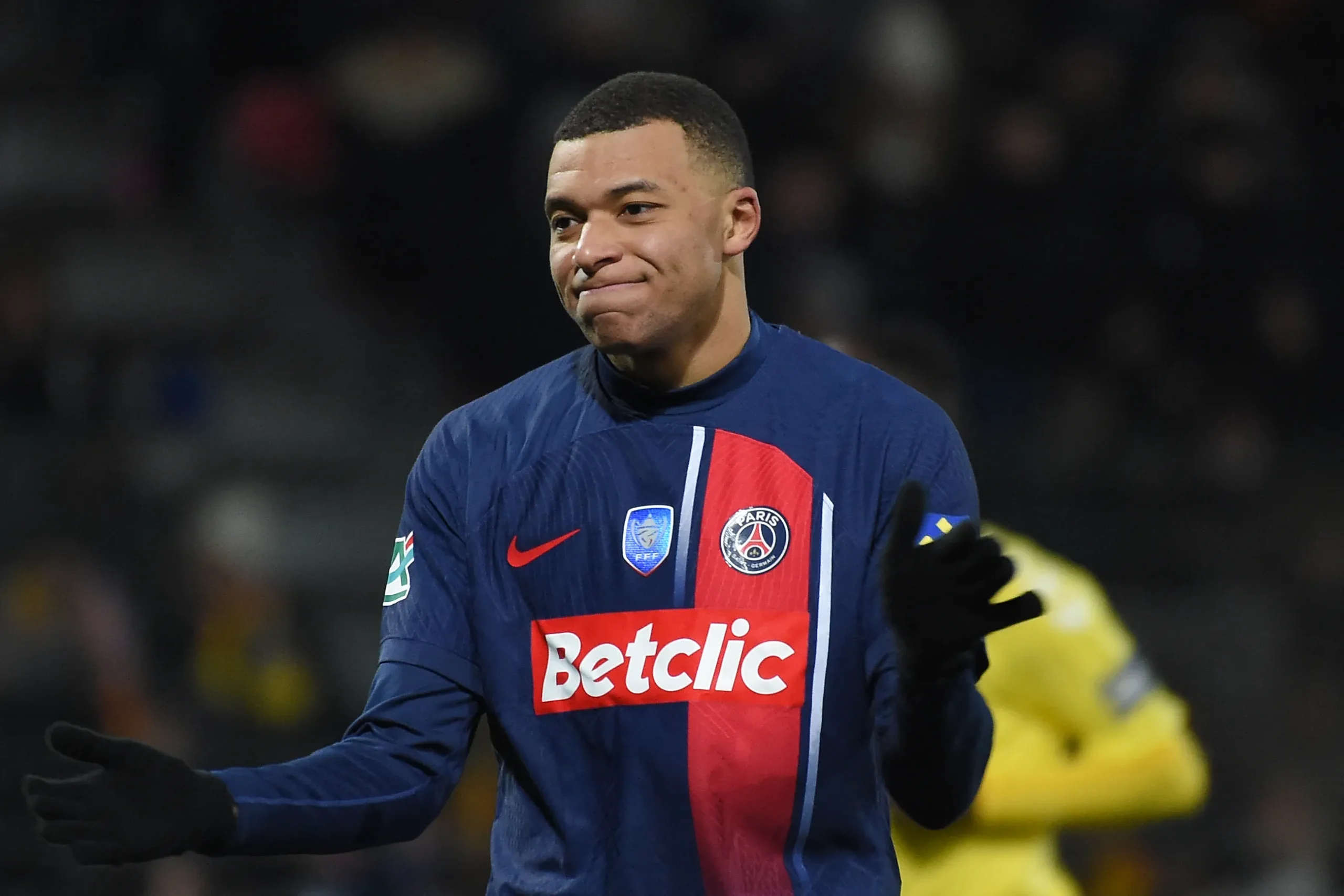 Mbappe afër Real Madridit, por PSG e tundon me një kontratë të re sheikësh…
